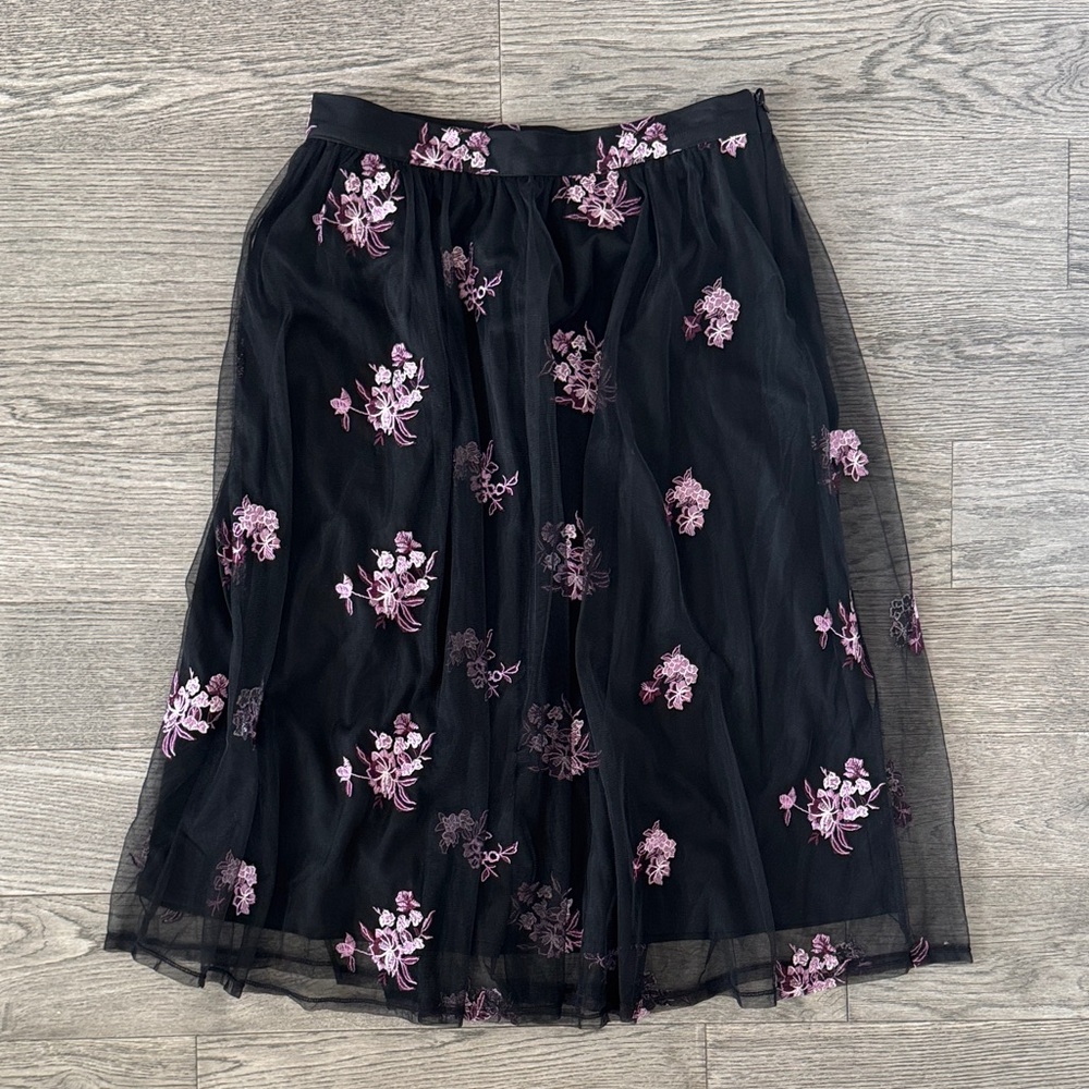 🌼WHO WHAT WEAR🌼 Embroidered Black Tulle Overlay Skirt, Size L